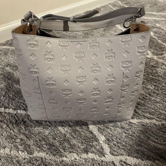 МСМ Leather Visetos Embossed Tote - Picture 4 of 12